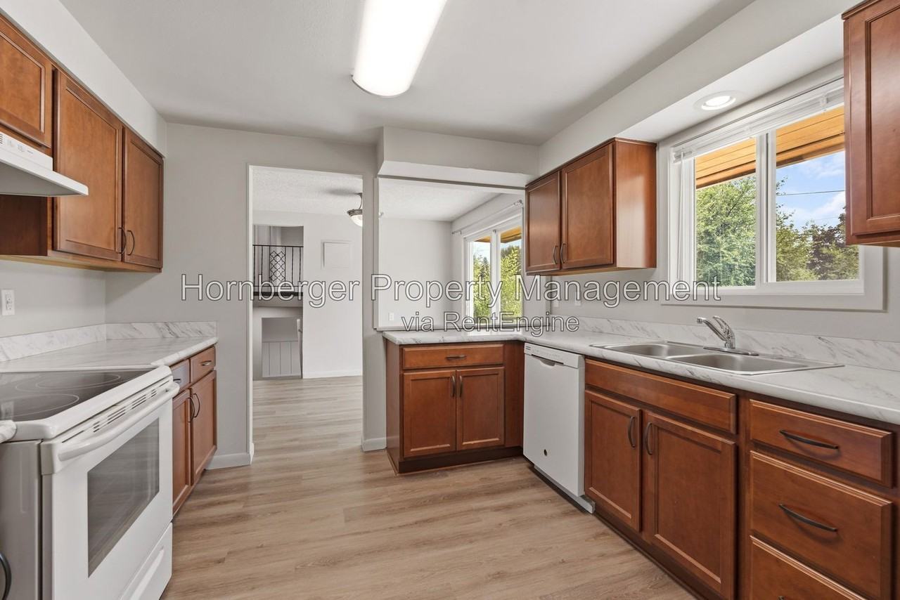 13604 E 5th Ave - Photo 6 of 28