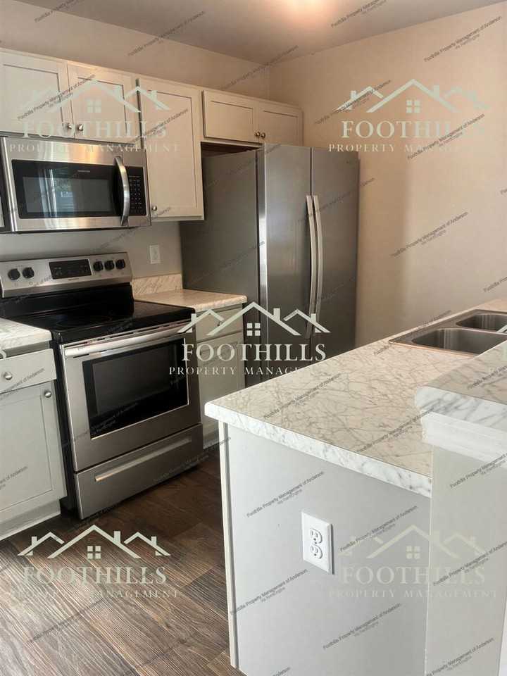 104 David St #B - Photo 4 of 16