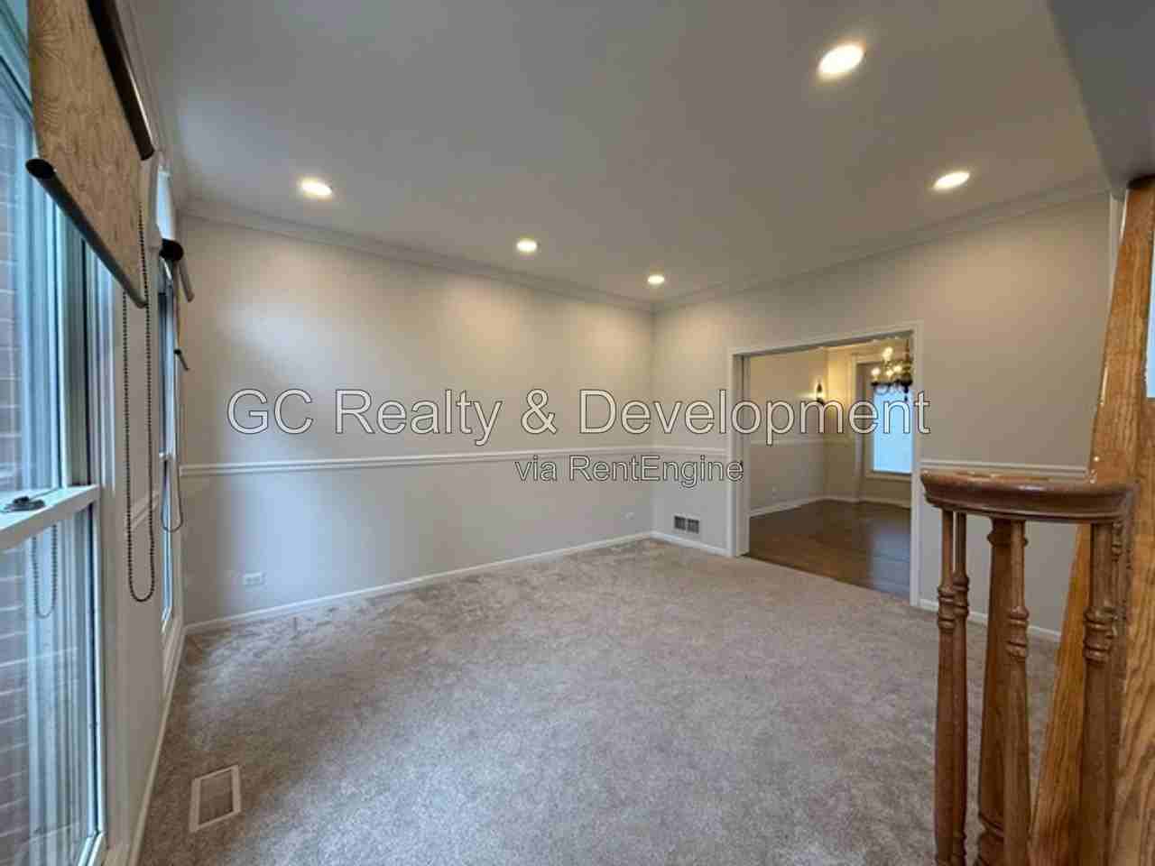 882 Clarendon Ln - Photo 3 of 46