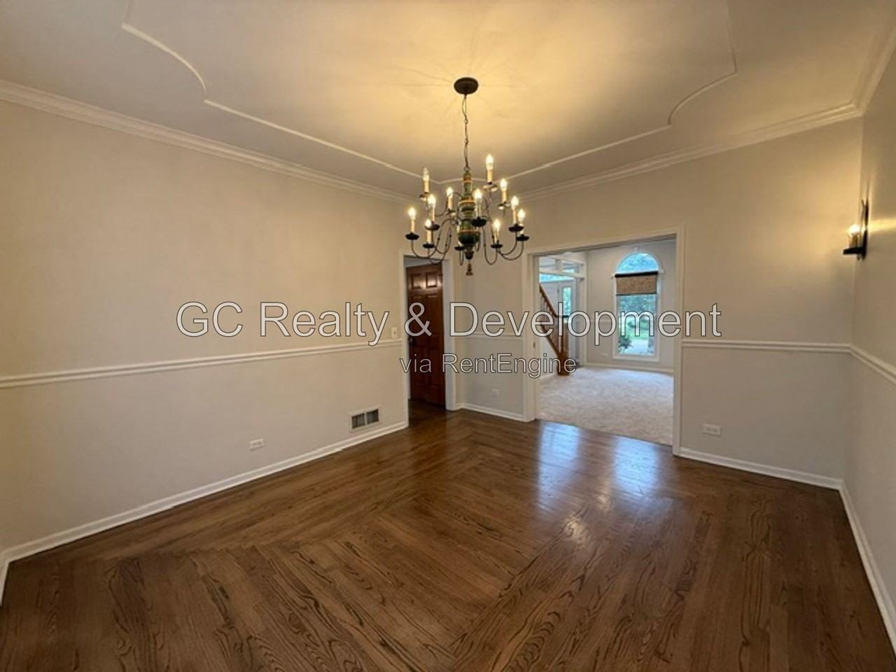 882 Clarendon Ln - Photo 6 of 46