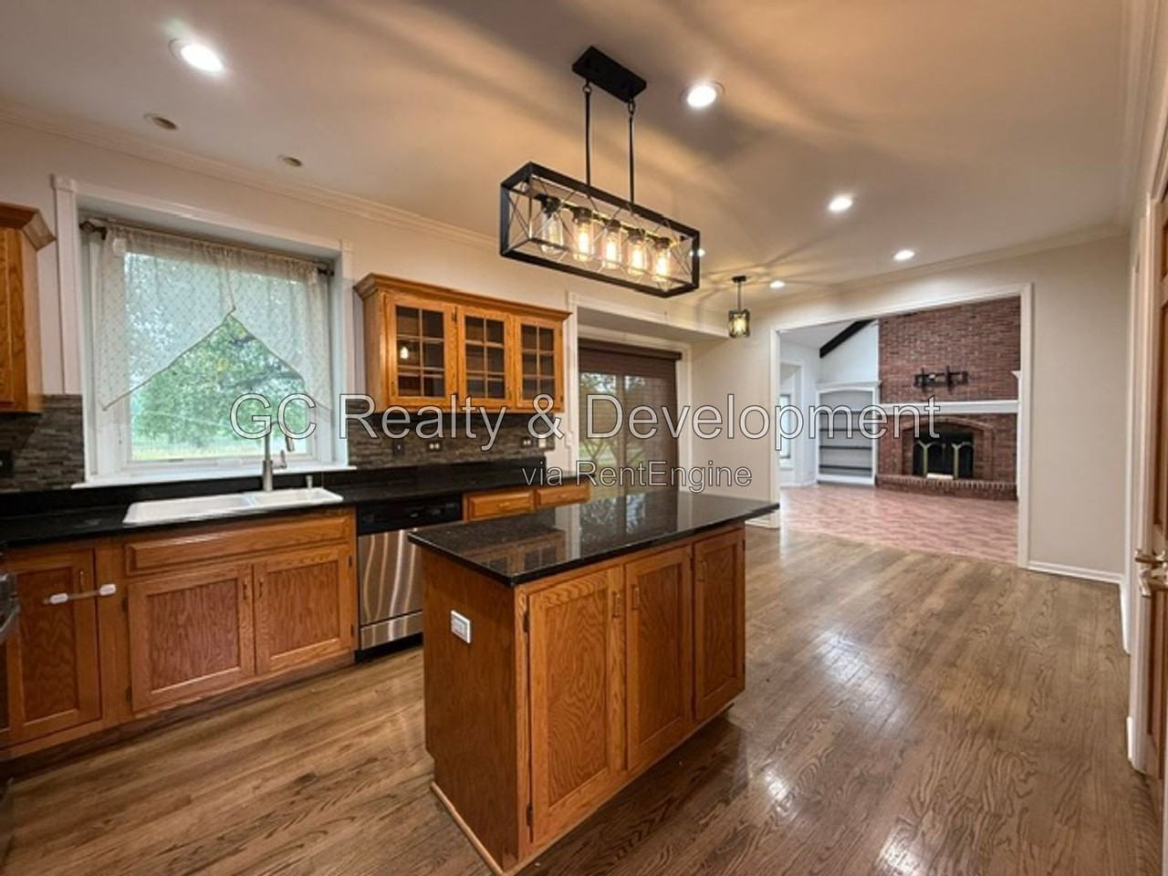 882 Clarendon Ln - Photo 7 of 46