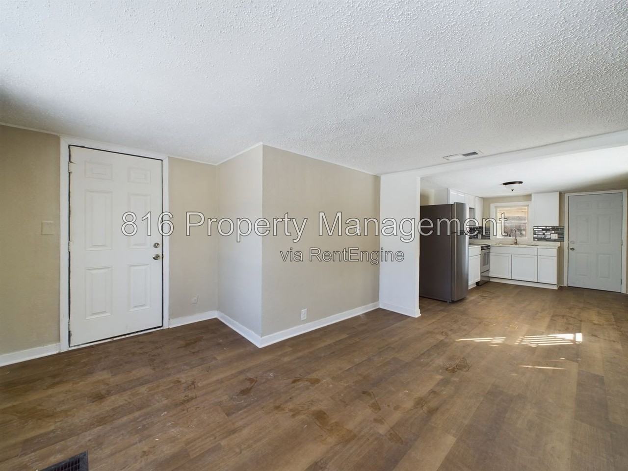 1013 W South Ave #2 - Photo 2 of 12