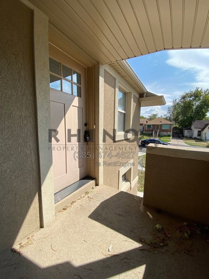 2885 Van Buren Ave #2 - Photo 7 of 10
