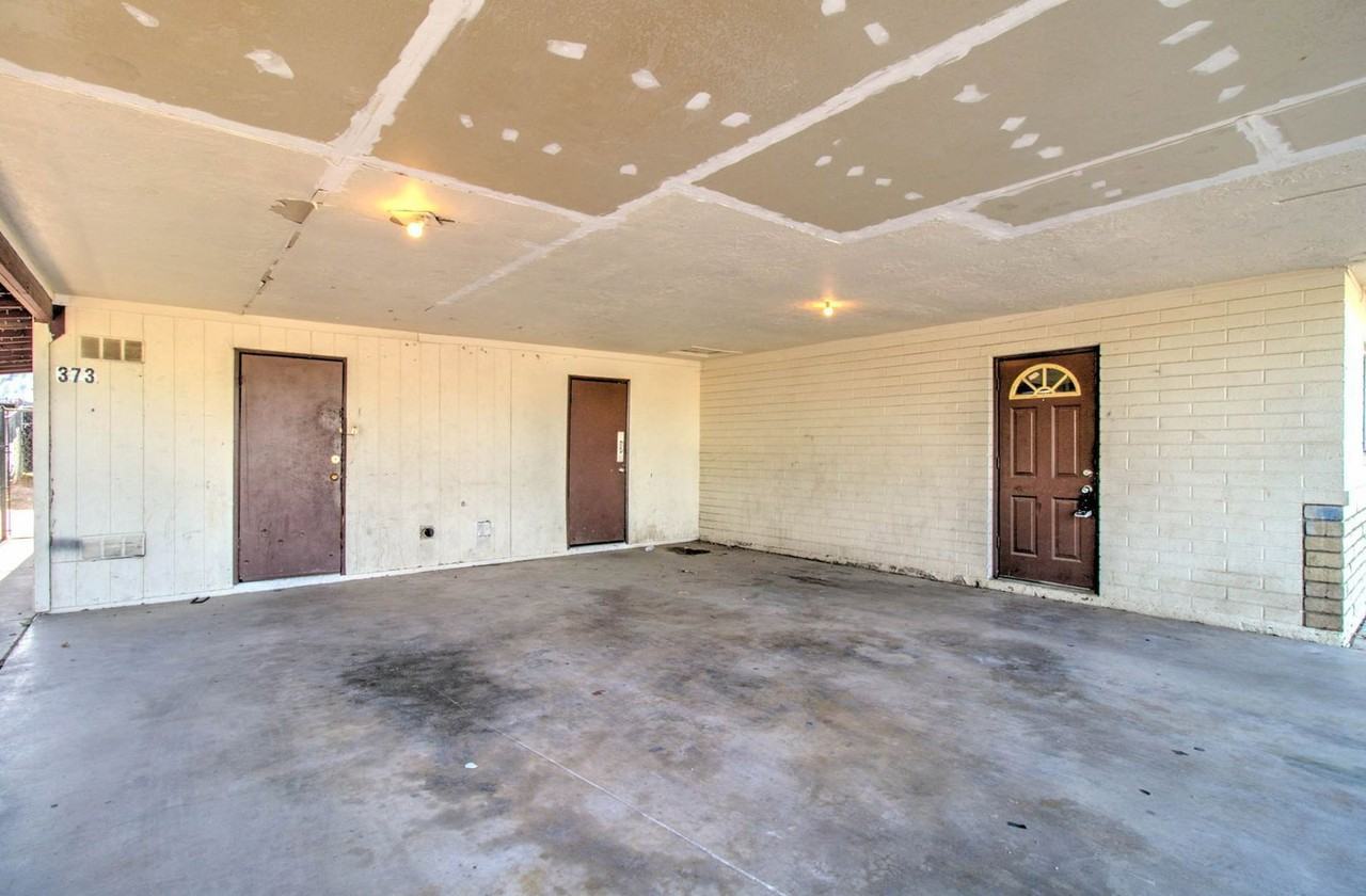 371 N Williams St - Photo 4 of 26