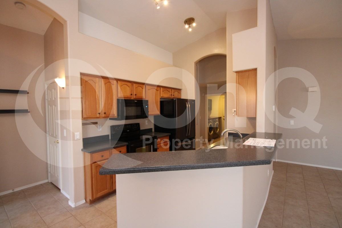 827 W Ivanhoe St - Photo 2 of 15