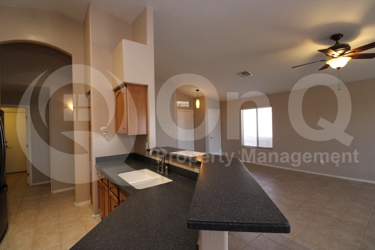 827 W Ivanhoe St - Photo 3 of 15