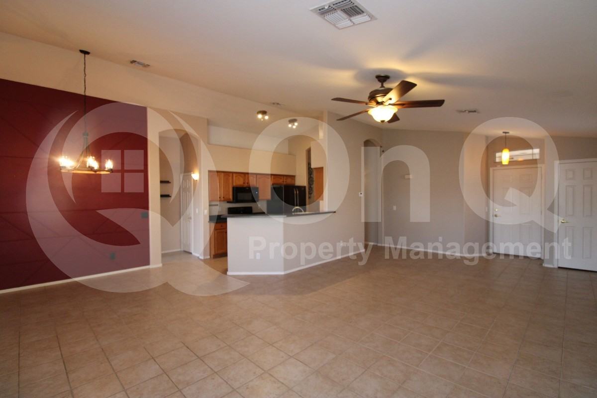 827 W Ivanhoe St - Photo 4 of 15