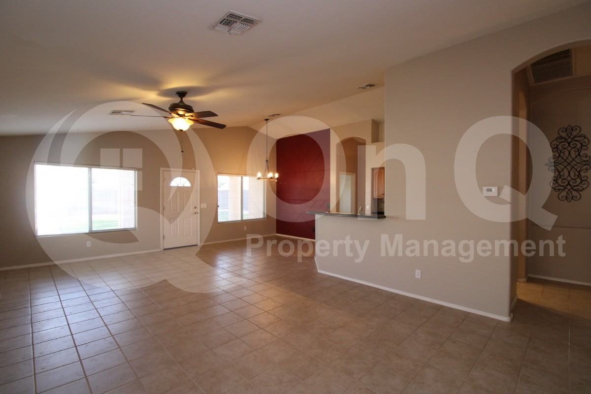 827 W Ivanhoe St - Photo 5 of 15