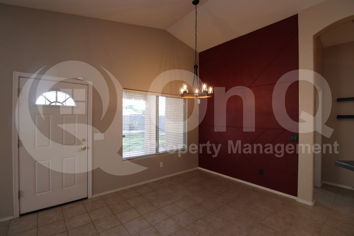 827 W Ivanhoe St - Photo 6 of 15