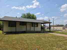 featured image of 825 Harrell St