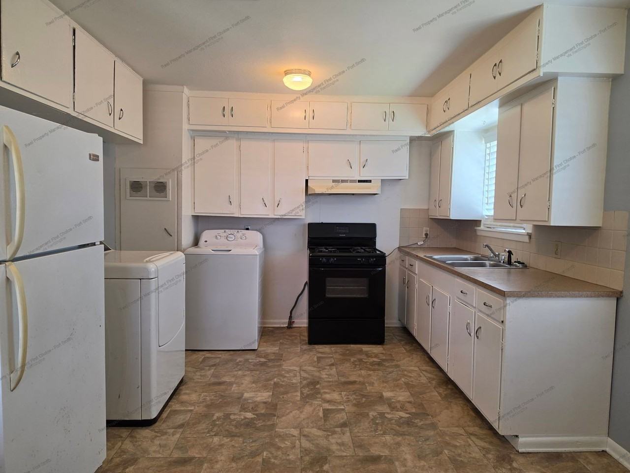 825 Harrell St - Photo 7 of 11
