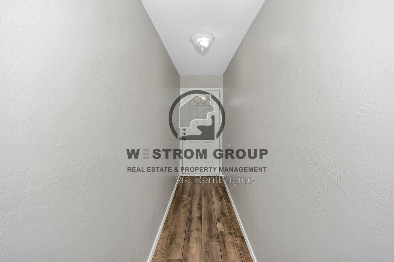 6800 Yorkston St - Photo 5 of 33