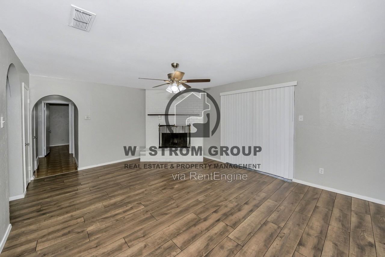 6800 Yorkston St - Photo 7 of 33