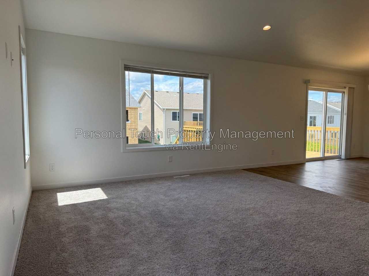 6767 32nd St S - Photo 5 of 43