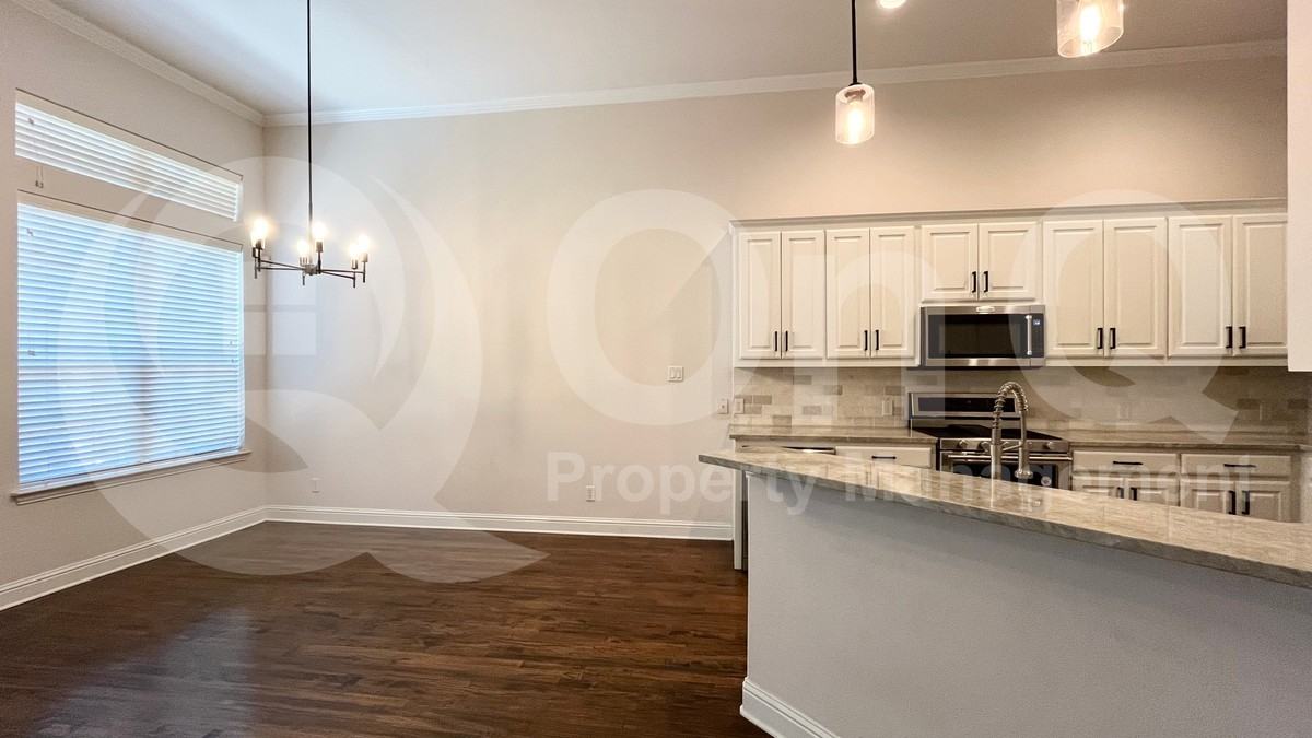 2209 Kirby St - Photo 3 of 20