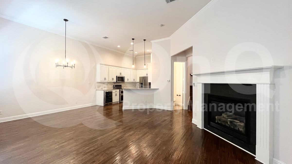 2209 Kirby St - Photo 4 of 20