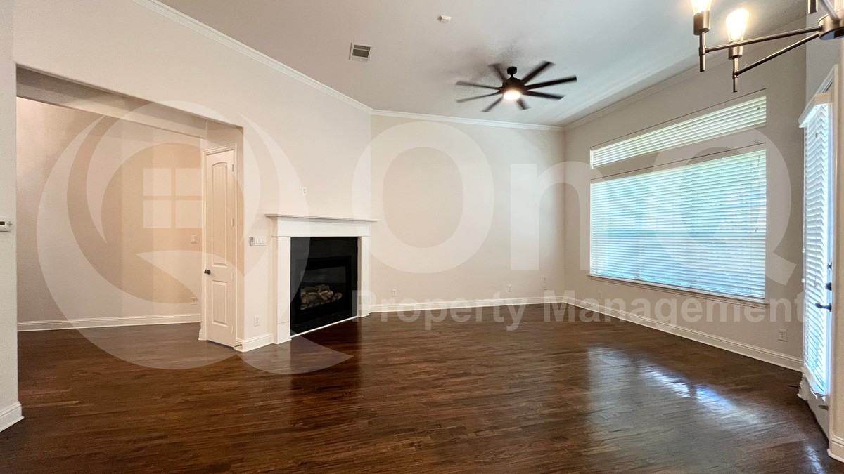 2209 Kirby St - Photo 6 of 20
