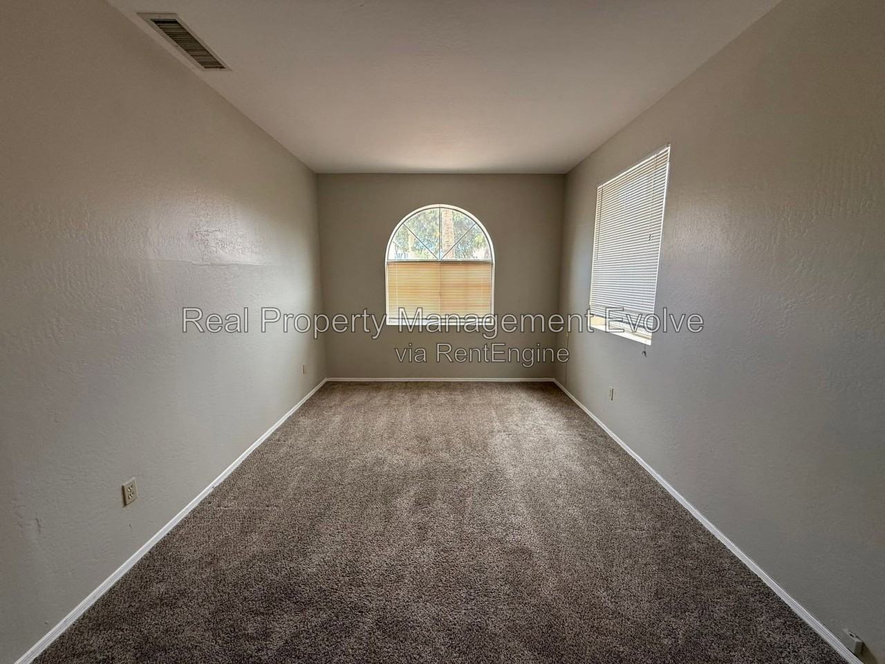 3725 E Taro Ln - Photo 4 of 30