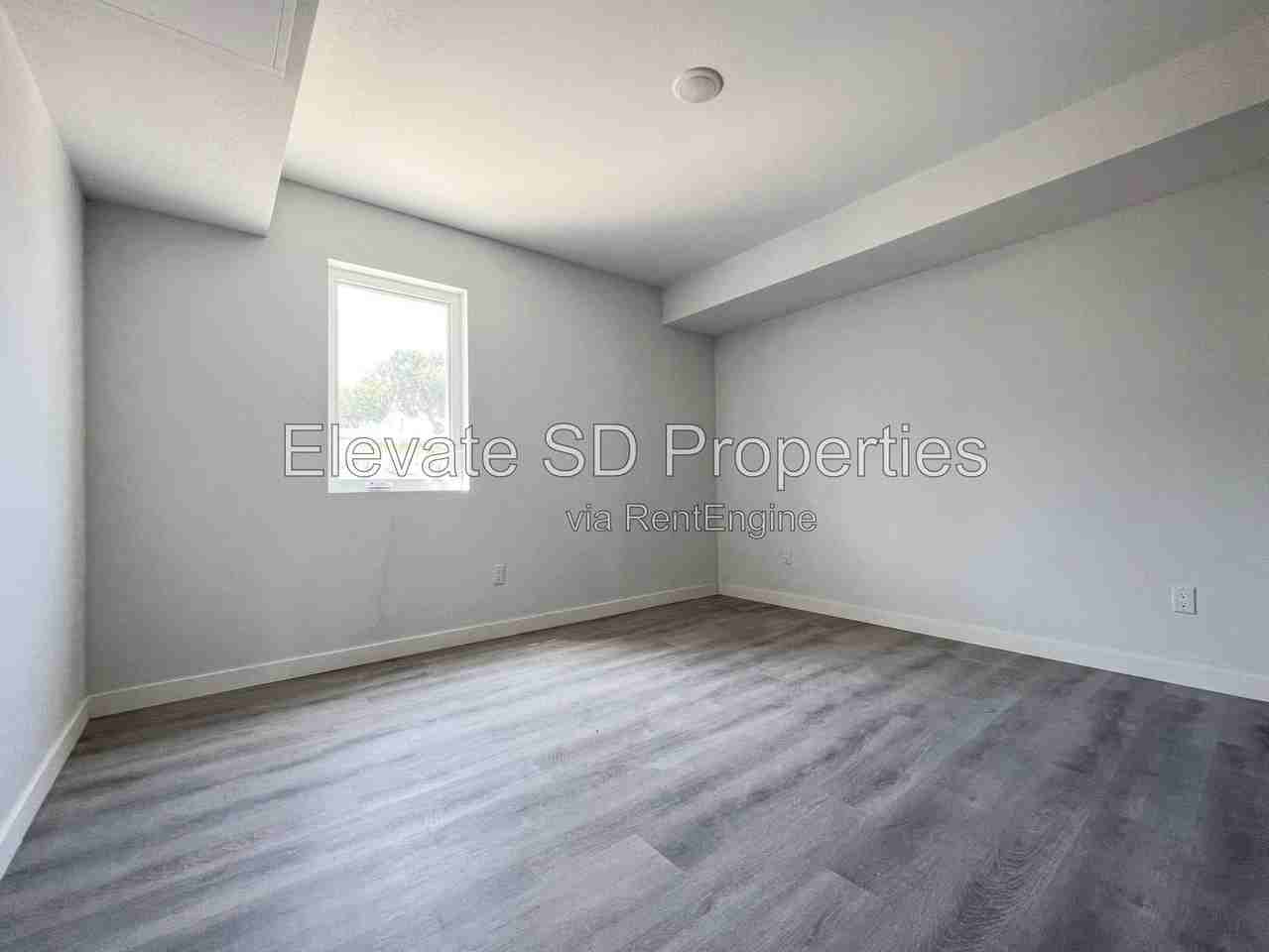 1819 E 9th St #105 - Photo 7 of 17