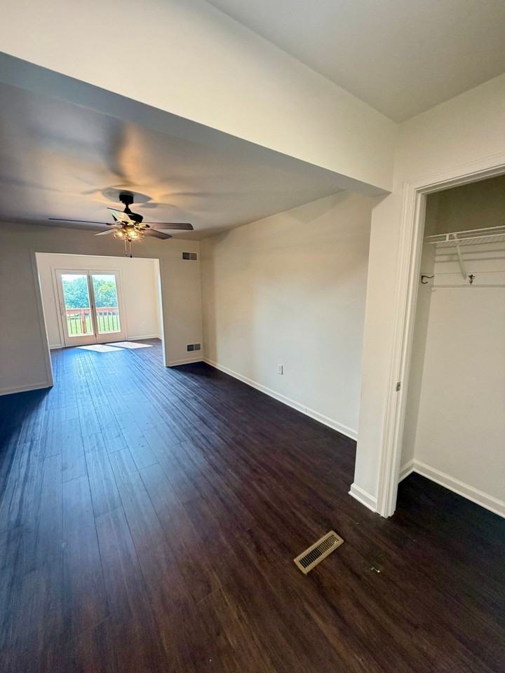 33 Parkview Dr - Photo 2 of 28