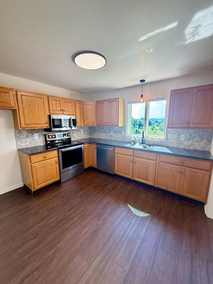 33 Parkview Dr - Photo 5 of 28