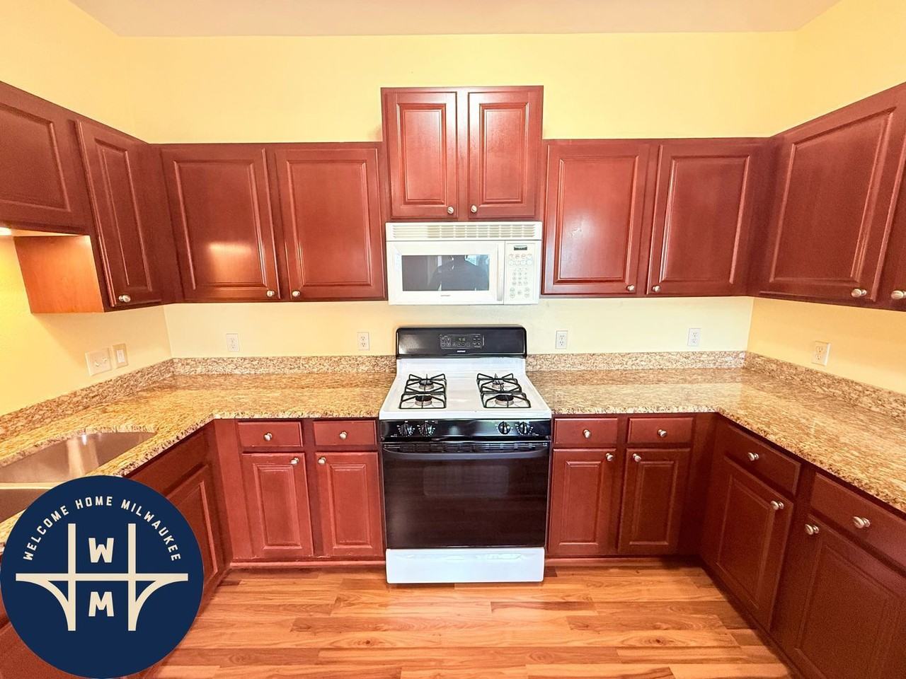 6330 W Greenfield Ave #409 - Photo 5 of 16