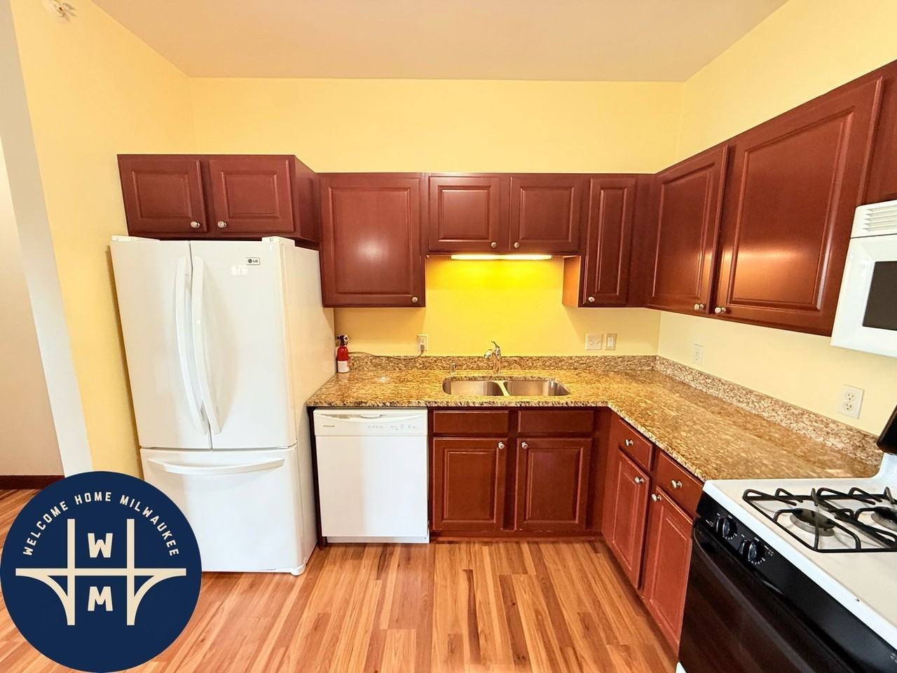 6330 W Greenfield Ave #409 - Photo 6 of 16