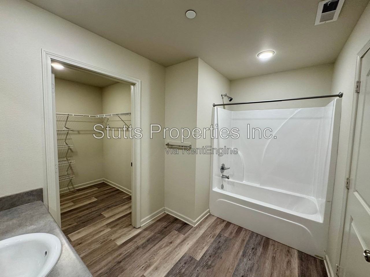 201 Spindle Ct #101 - Photo 2 of 7