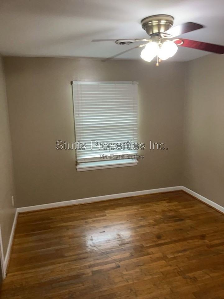 1102 Michigan Ave - Photo 3 of 11