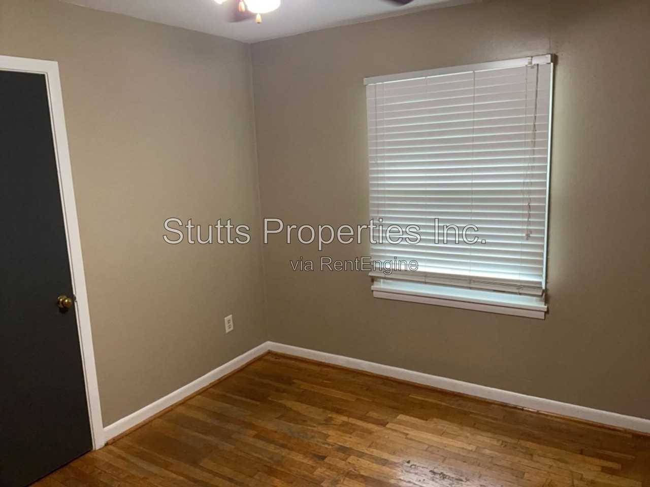 1102 Michigan Ave - Photo 4 of 11