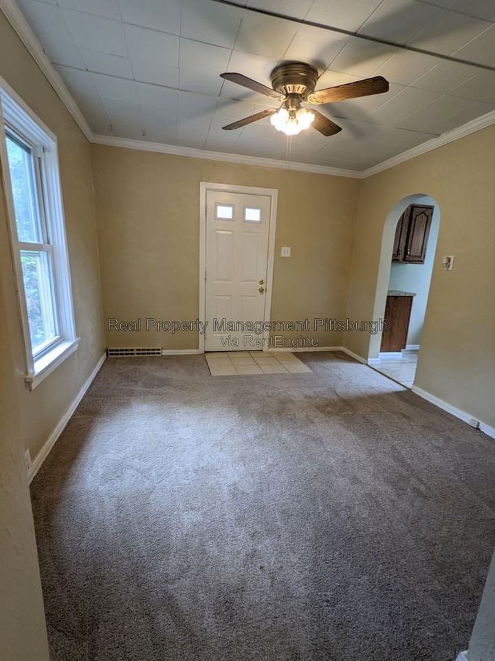 302 W Miller Ave - Photo 2 of 12