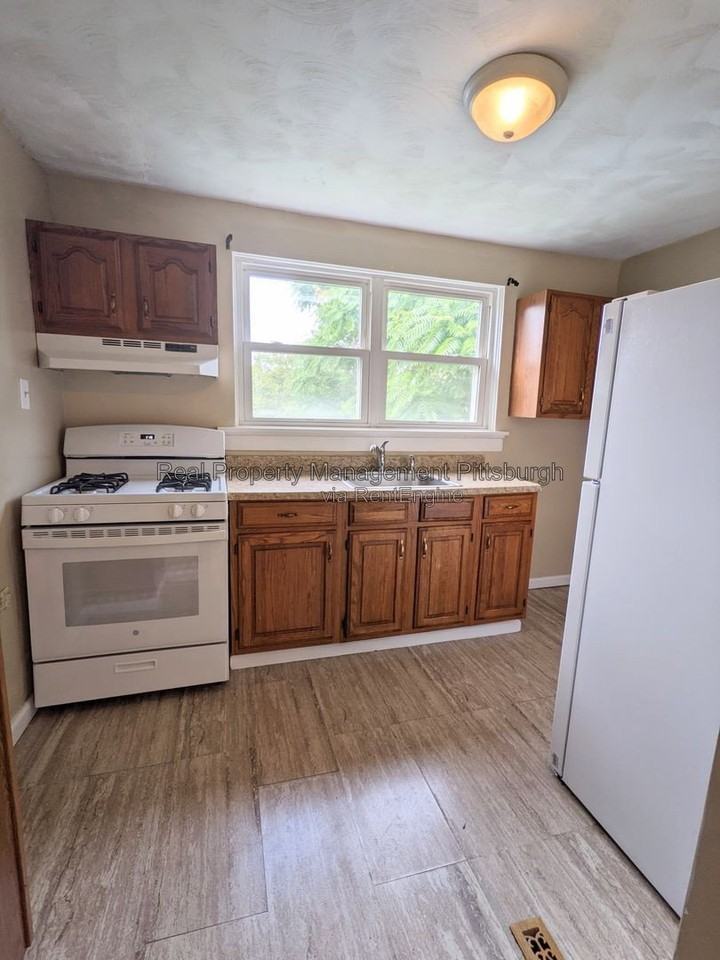 302 W Miller Ave - Photo 4 of 12
