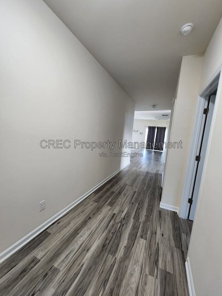 260 Hyrne Dr - Photo 3 of 27
