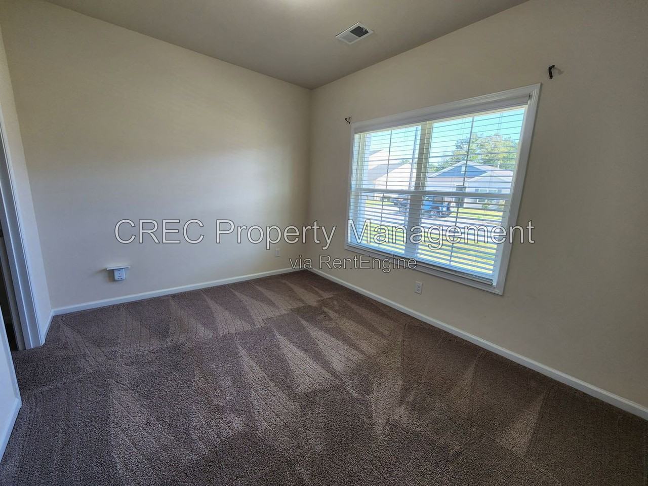 260 Hyrne Dr - Photo 4 of 27