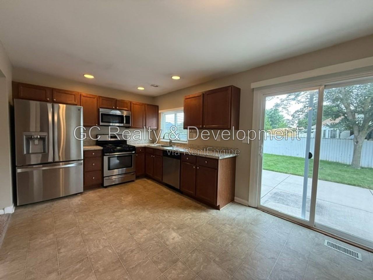 1790 Indian Wells Cir - Photo 3 of 26