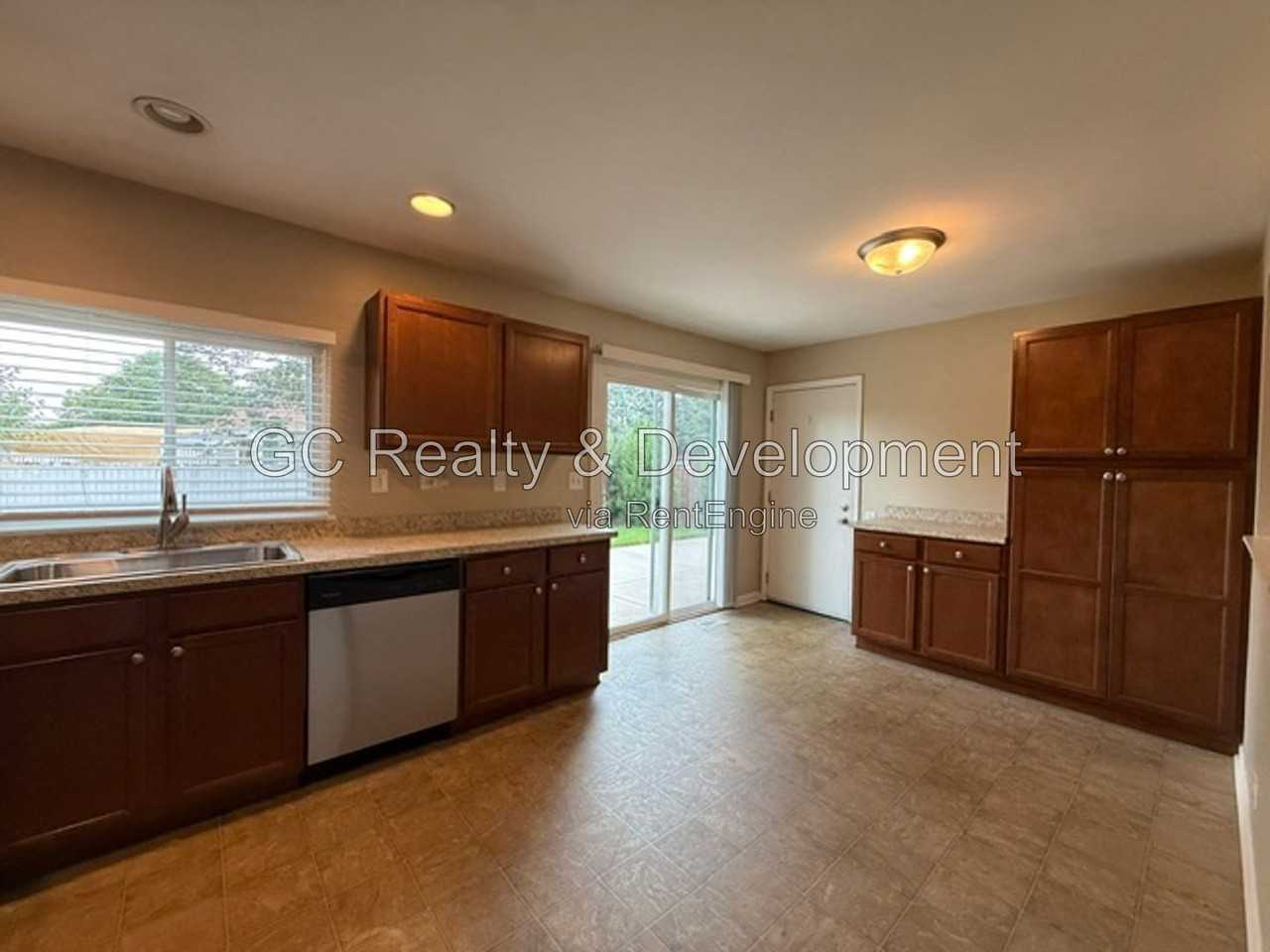 1790 Indian Wells Cir - Photo 6 of 26