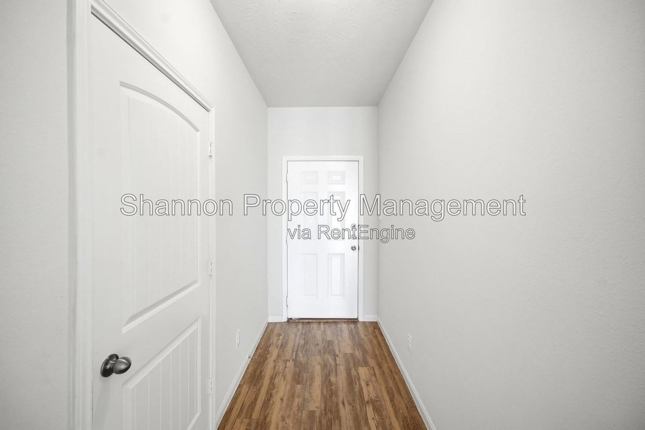 19 Santa Barbara Dr - Photo 5 of 31