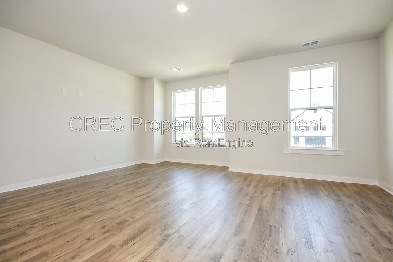 596 Scholar Way - Photo 4 of 36