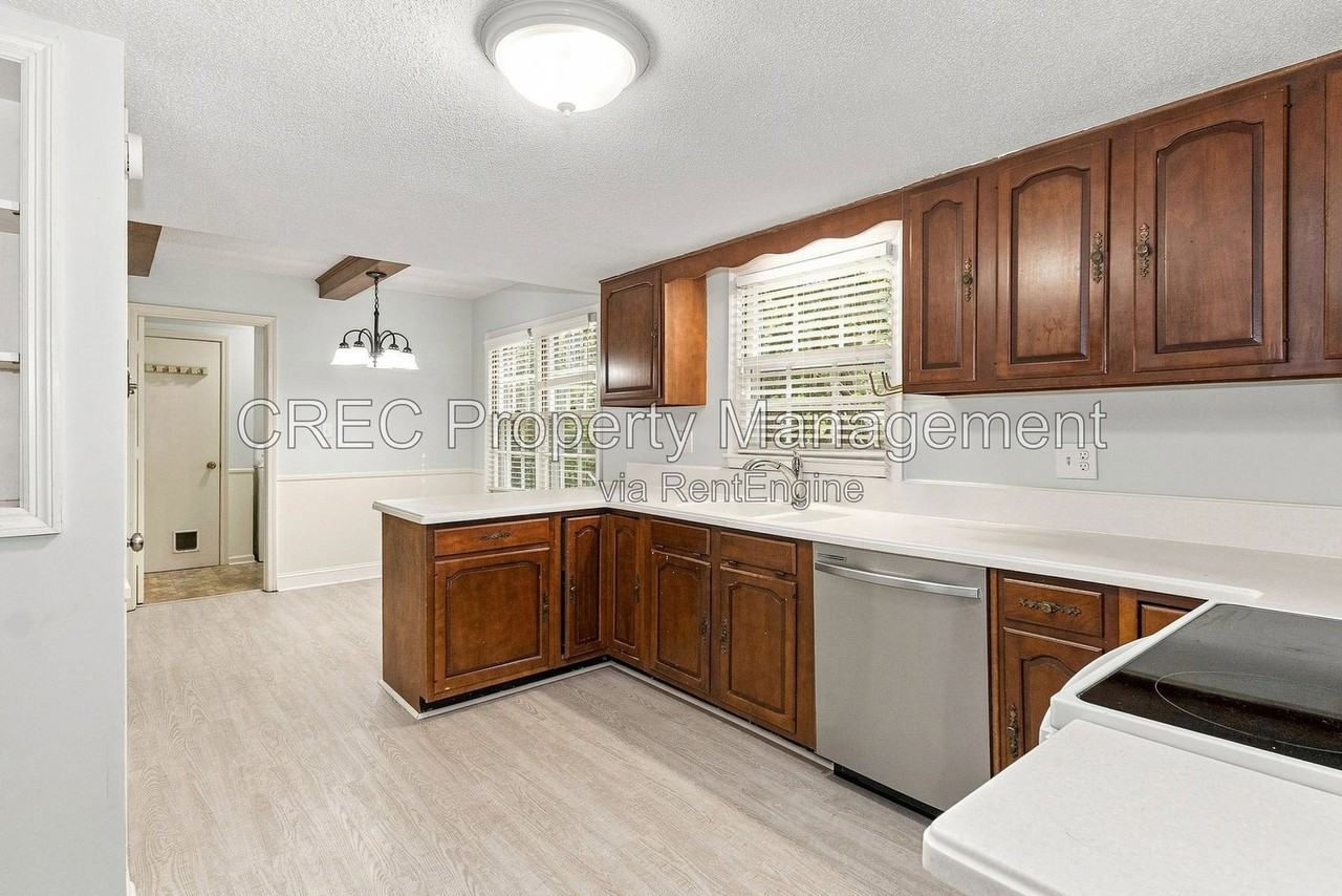 321 Shaftesbury Ln - Photo 6 of 38