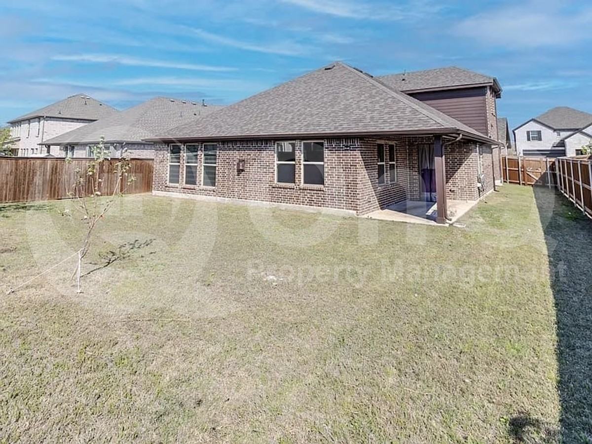 3215 Mattie Grey Ln - Photo 2 of 34