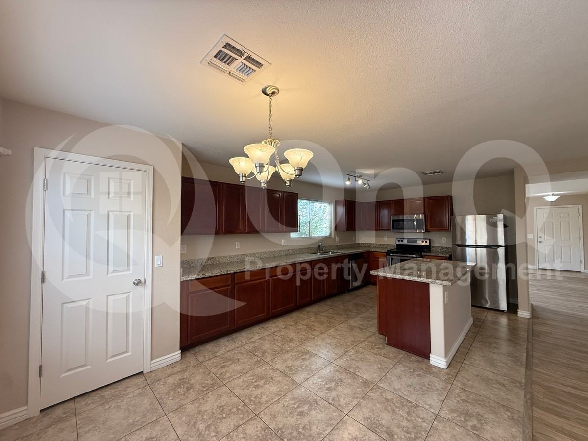 422 W Redwood Dr - Photo 3 of 27
