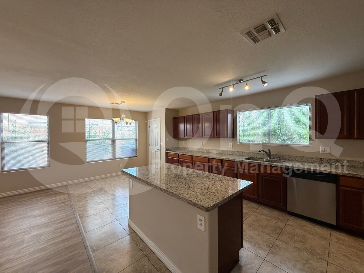 422 W Redwood Dr - Photo 4 of 27