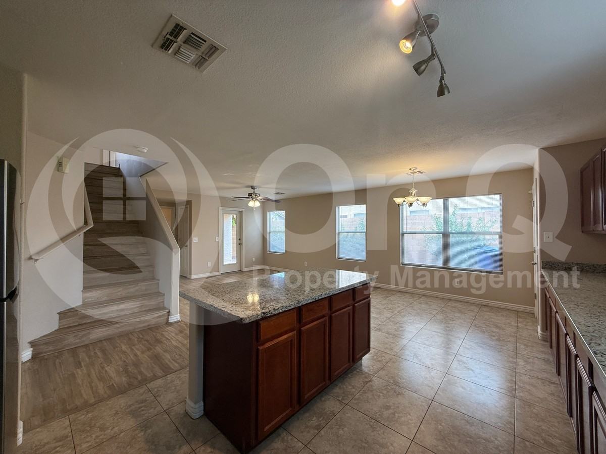422 W Redwood Dr - Photo 7 of 27