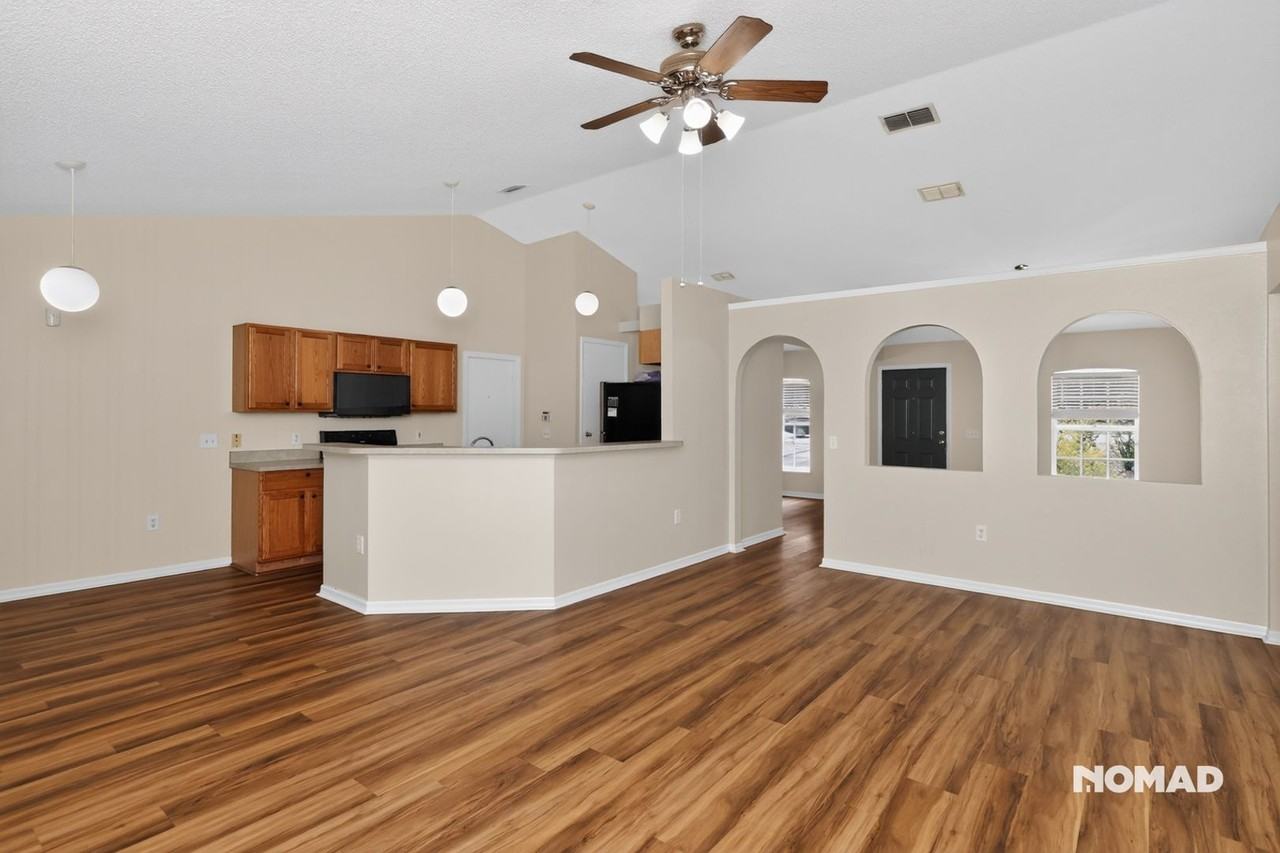 14169 Spring Hill Dr - Photo 2 of 34