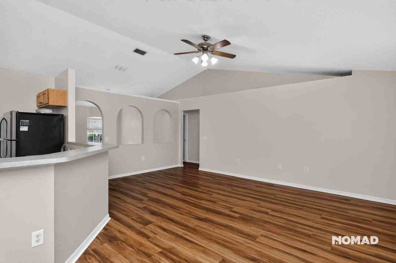 14169 Spring Hill Dr - Photo 3 of 34