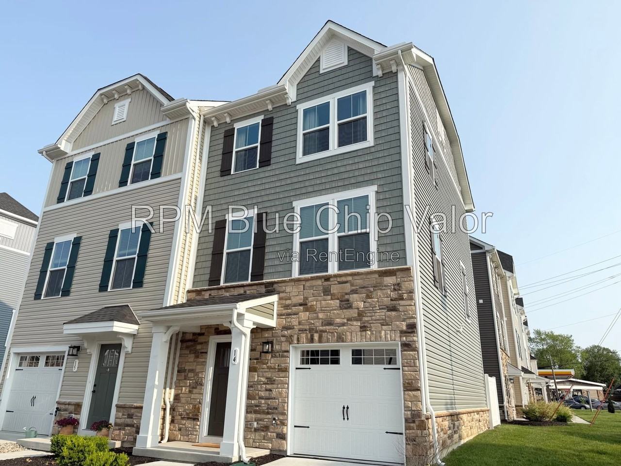 14 Wentworth Ln - Photo 2 of 31