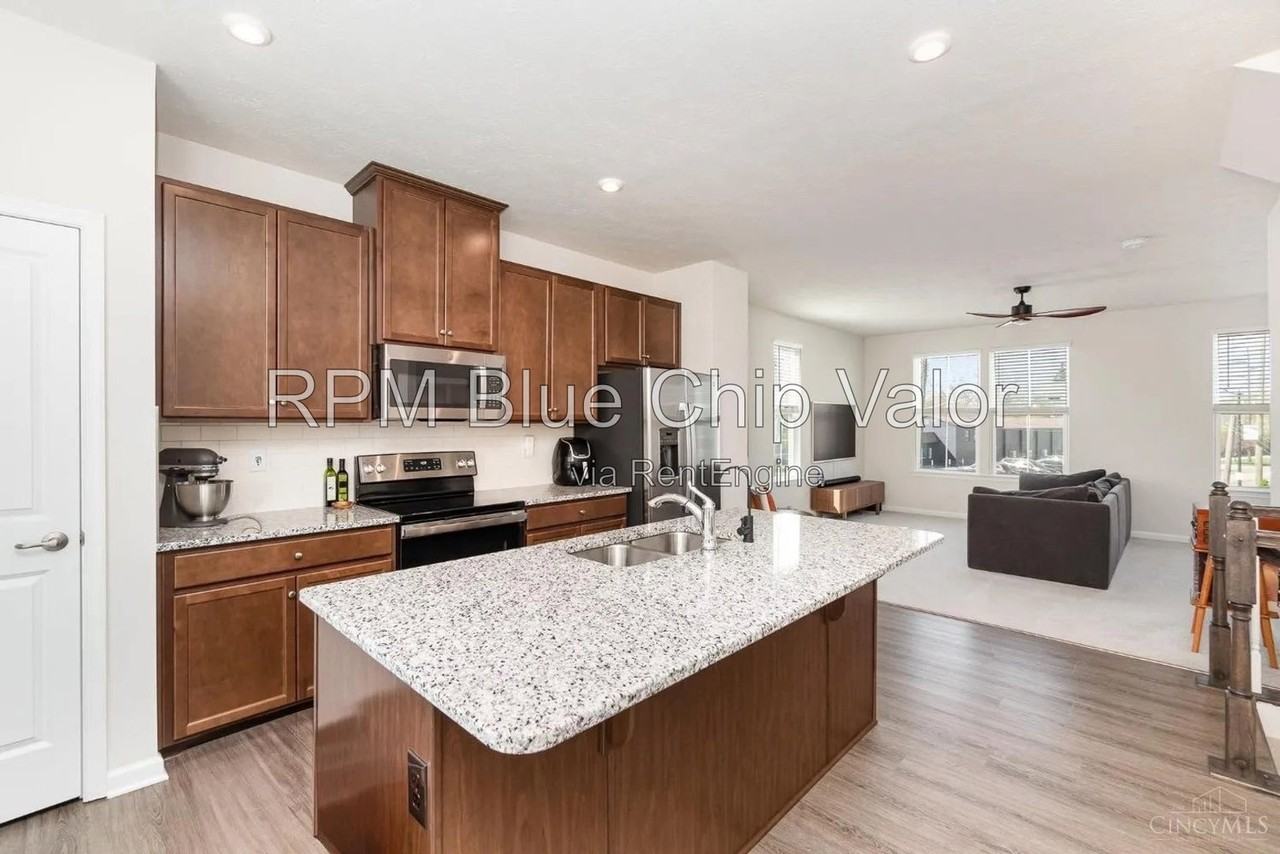 14 Wentworth Ln - Photo 4 of 31