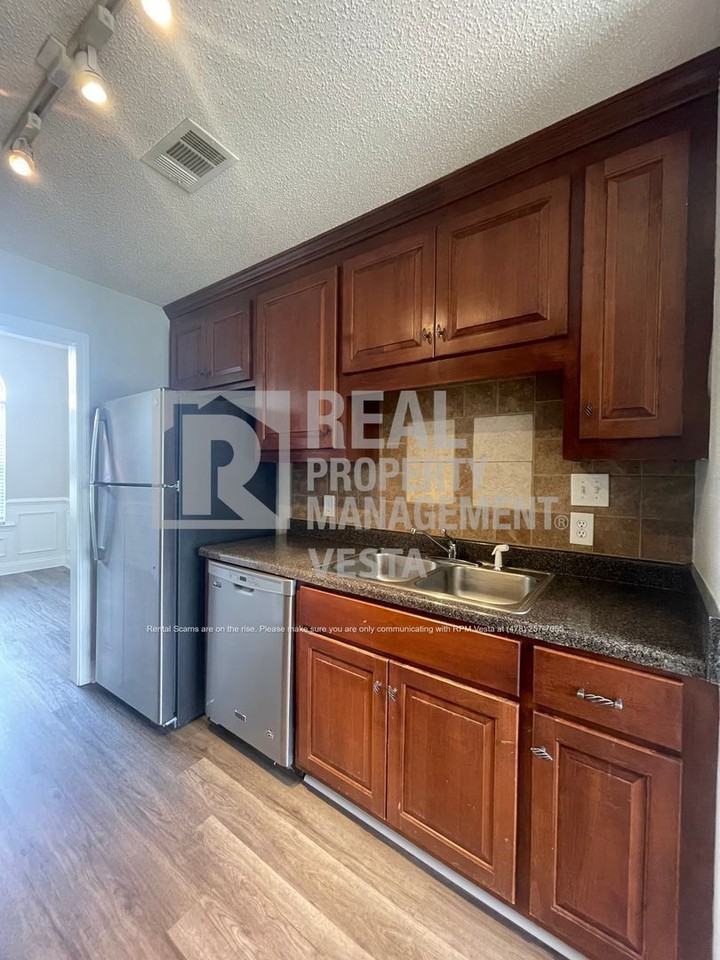 313 Canterfield Dr - Photo 6 of 20