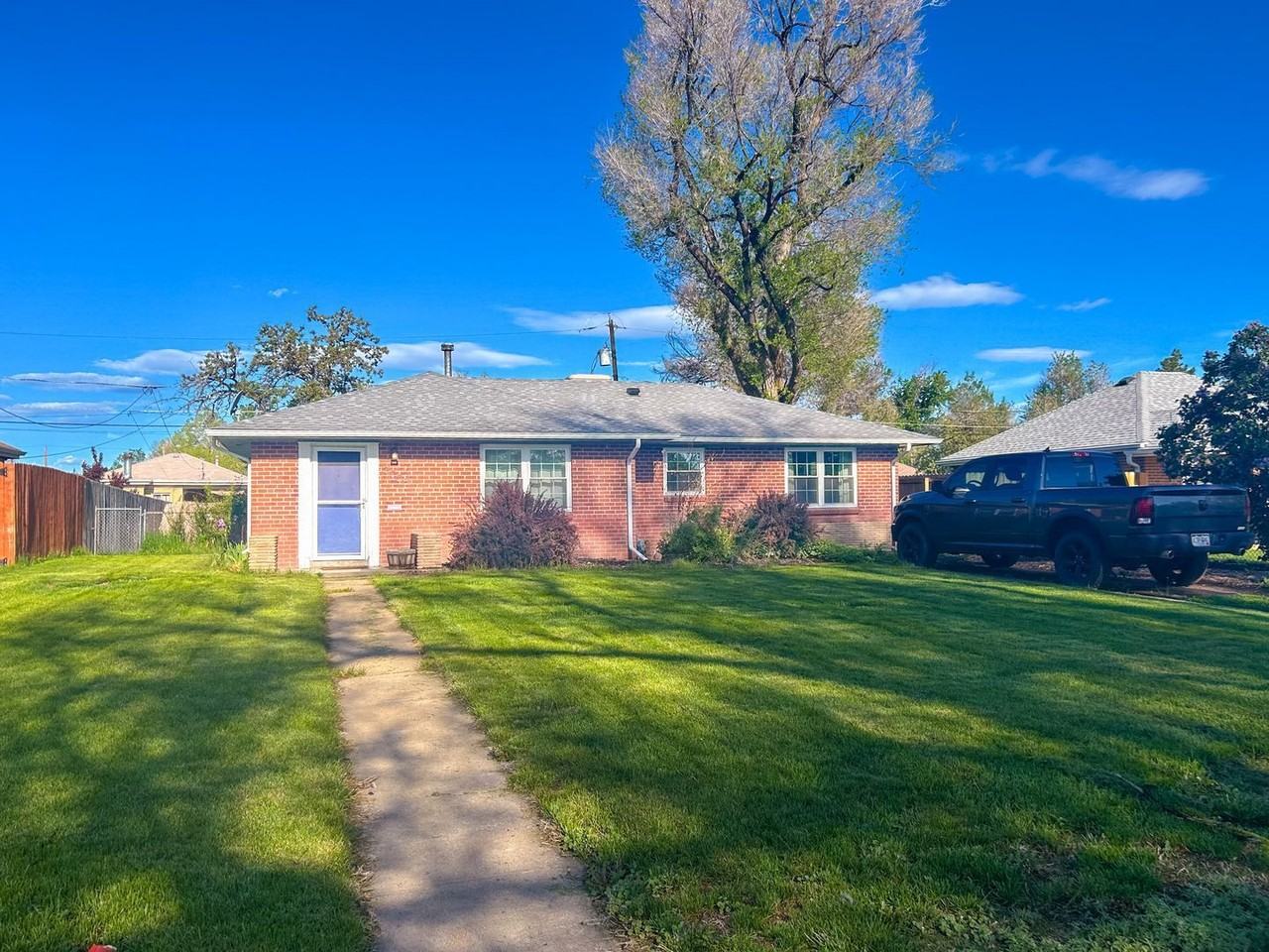 3025 Holly St - Photo 2 of 12