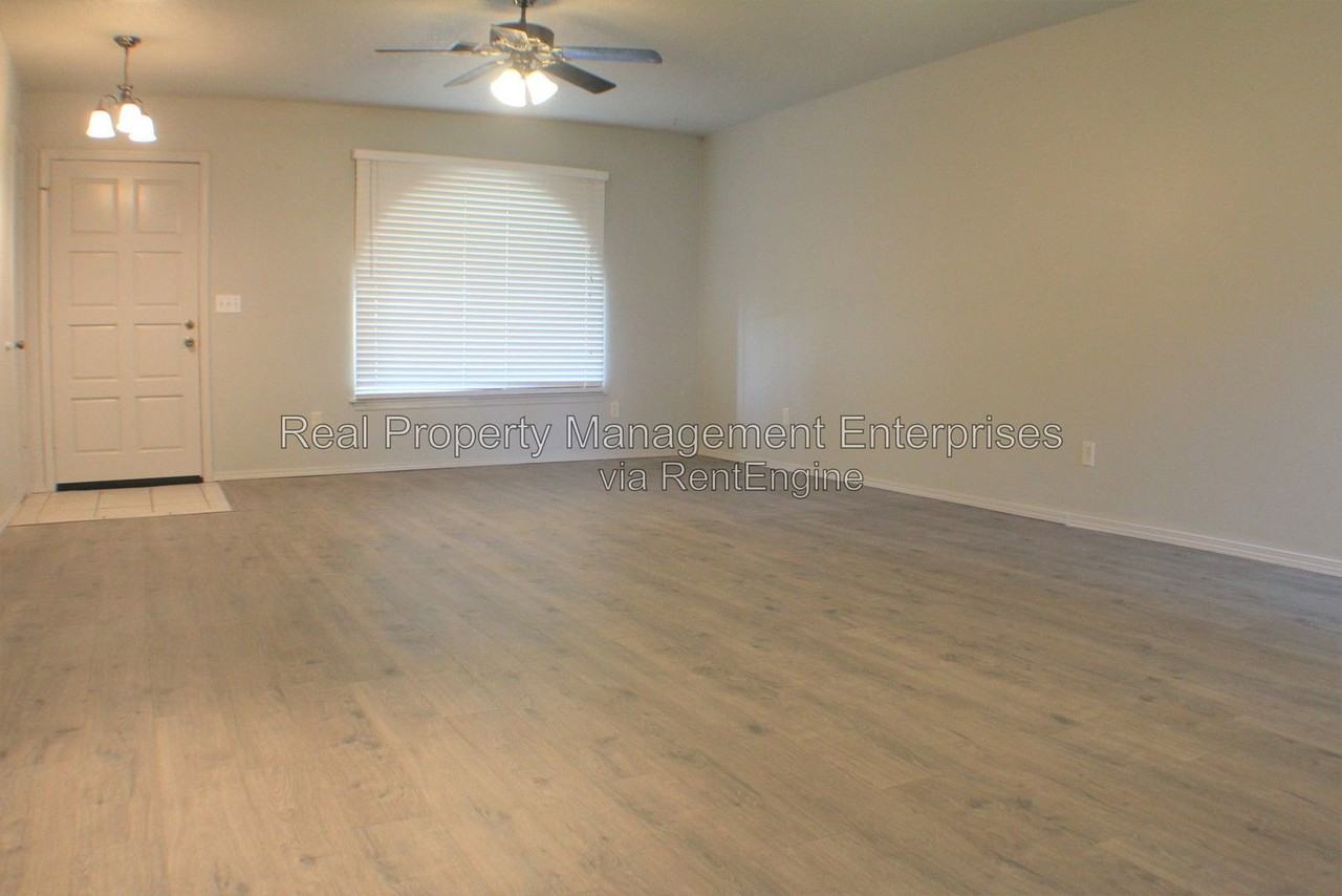 10904 N Florida Ave - Photo 2 of 15